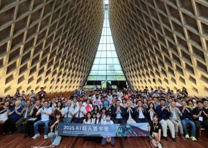 東海大學、游榮吉教育基金會與國北教大合作推動「教育溫度計調查計畫」，於2025-AI超人夏令營，8日揭幕式首度分享調查結果。